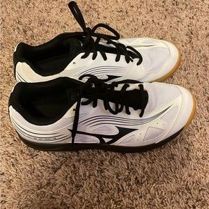Mizuno women’s volleyball athletic shoes
